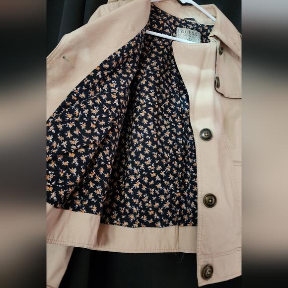 Guess Women's Denim Cropped Style Jacket. Size L Beige in Color Gently Used - Picture 2 of 6
